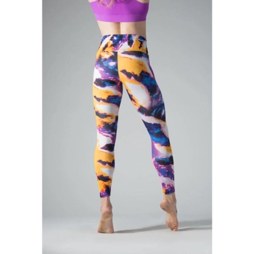 NEW Agstract Apparel Lotus Multi Color Leggings Size XS 7/8 Length‎